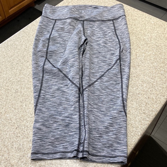 tek gear Pants - Tek gear large space dye gray black white capris